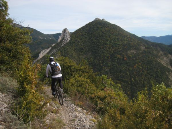 #14 Pas de Sagatte : De jolis points de vue aussi ici. D Pas de Sagatte : De jolis points de vue aussi ici. D'ailleurs on voit bien le Pas du Loup et son rognon
