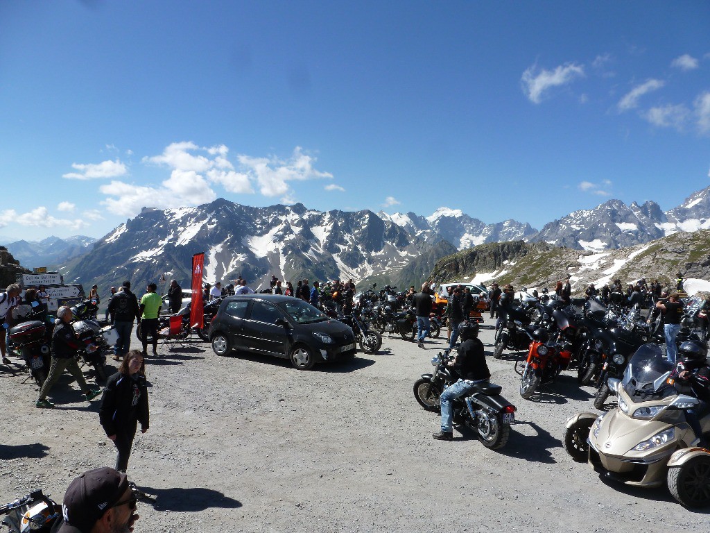 Des motos qui venaient de partout