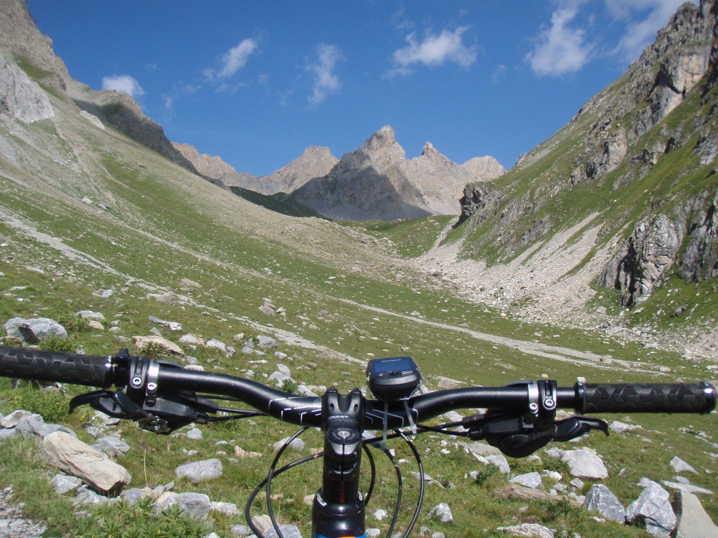 Portage dans le vallon de l'Infernetto, roulant à la descente contrairement à la cotation sur ST