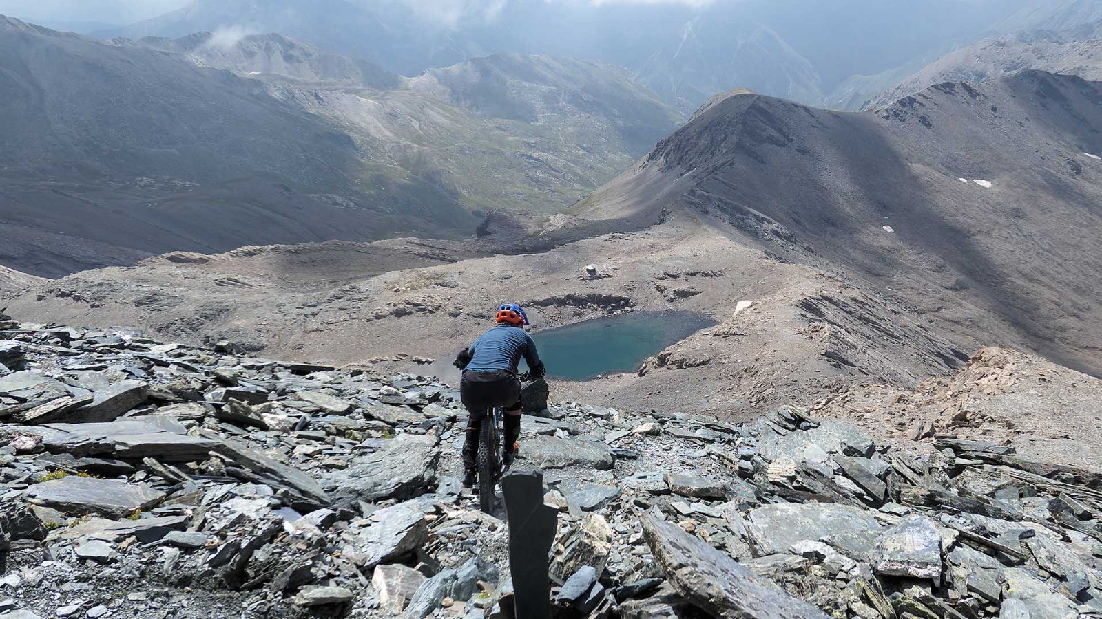 #14 Plongée dans le lac de Mongioia ! Fin de la partie chaotique, dessous ça sera plus franc mais plus expo... mais pas de photos car batterie HS...
Plongée dans le lac de Mongioia ! Fin de la partie chaotique, dessous ça sera plus franc mais plus expo... mais pas de photos car batterie HS...