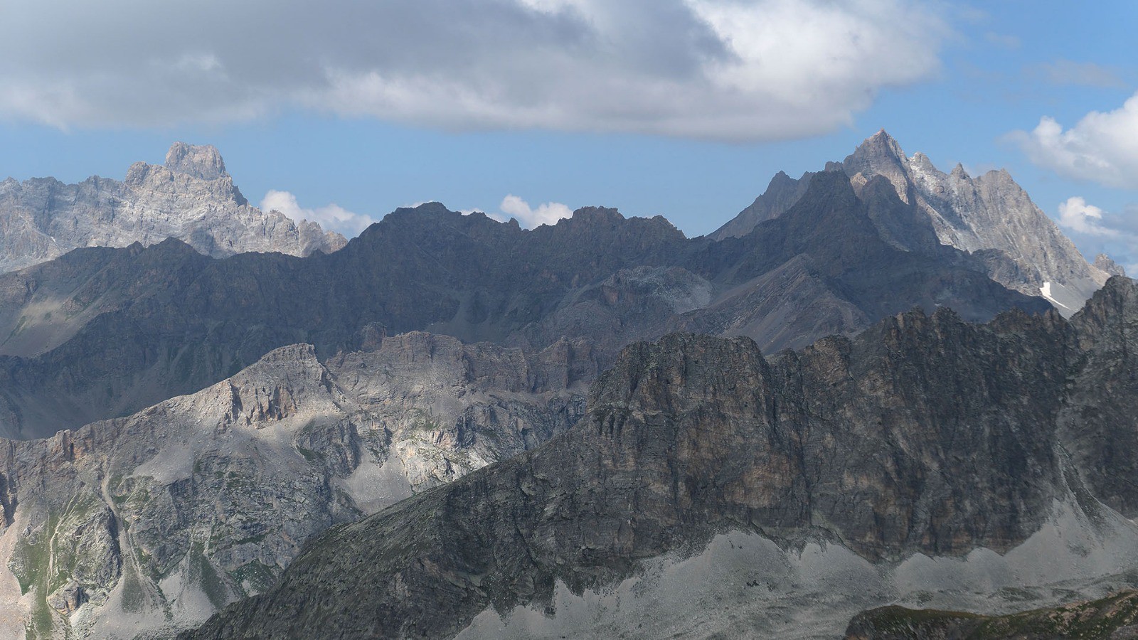 Le Brec et l'Aiguille de Chambeyron depuis le mOnte Bellino