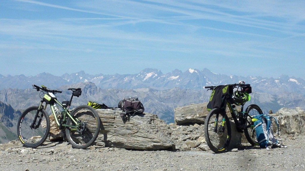 Depuis l'observatoire de Chateau Renard, avec le massif des Ecrins en arriere plan.