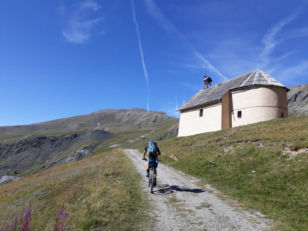 Passage à la chapelle Clausis en fin d'étape