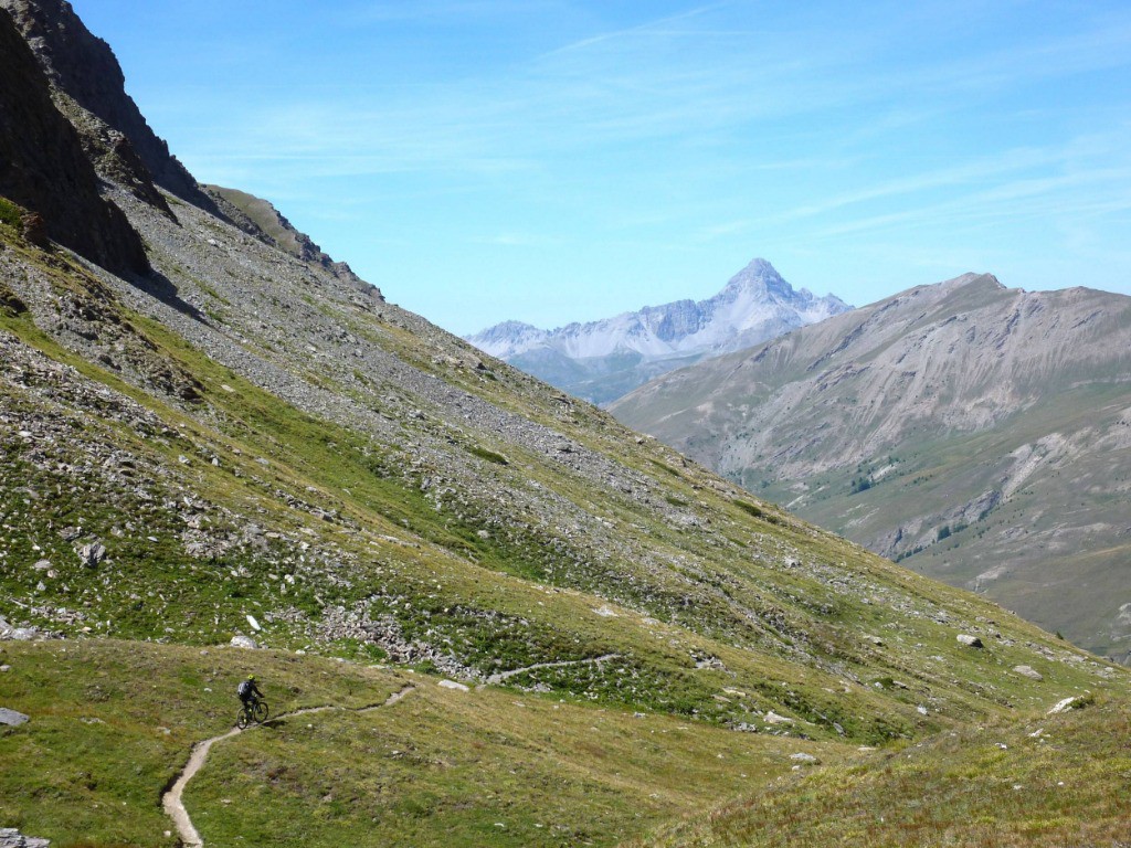 Après le Col Longet, descente vers Fontgillarde.