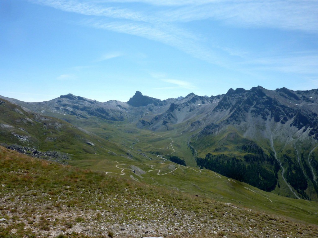 Montée par la piste à l'Observatoire de Chateau Renard