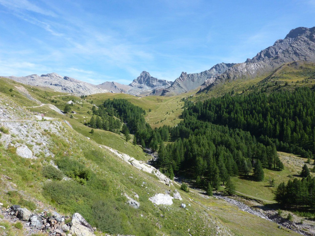 remontée par la piste entre St Véran et le refuge de la Blanche