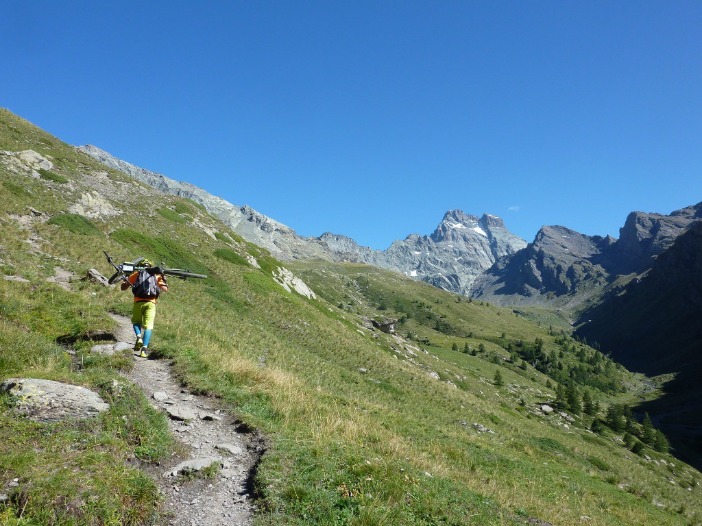 #19 portage en direction du refuge du Viso portage en direction du refuge du Viso