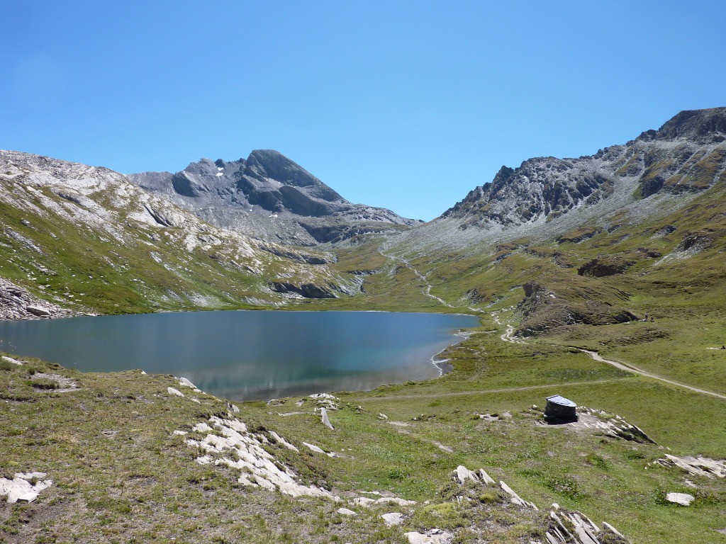 Lac Foréant et Col Vieux en arrière plan avec le Pain de Sucre à gauche