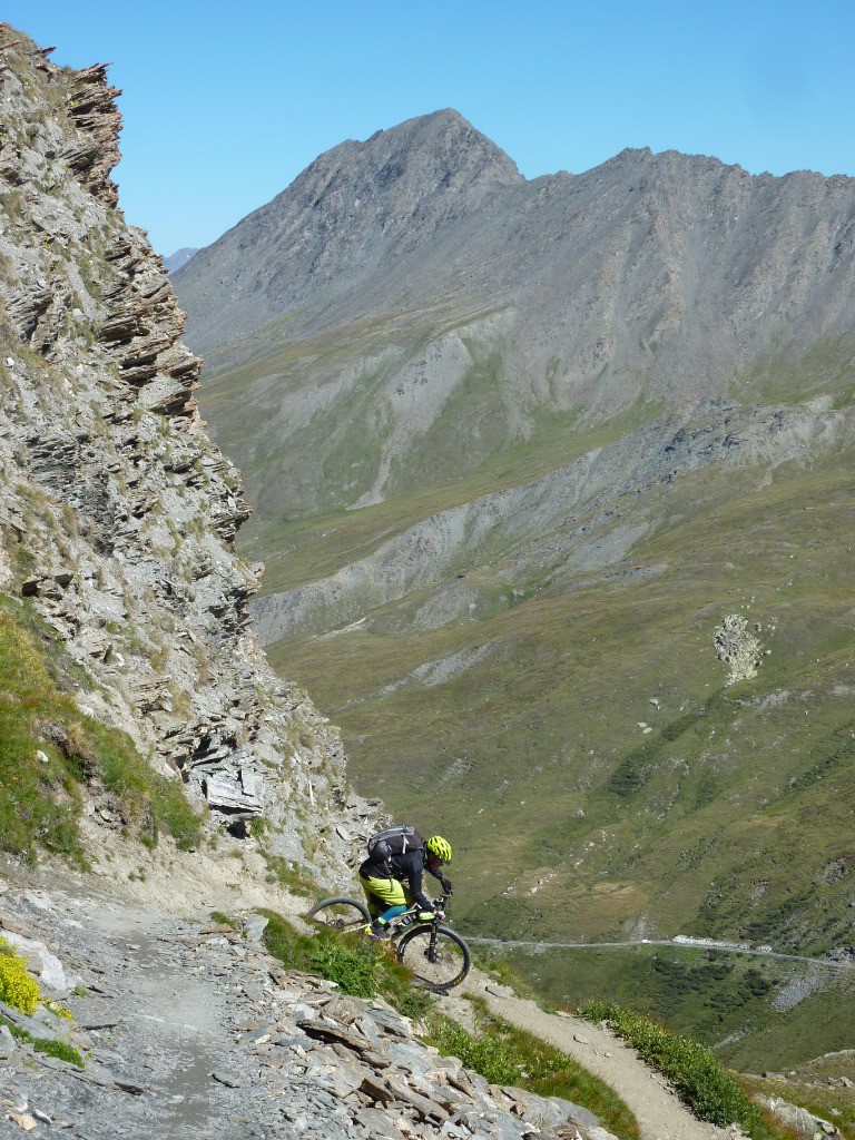 #6 Descente du Col de Chamoussière vers le refuge Agnel Descente du Col de Chamoussière vers le refuge Agnel