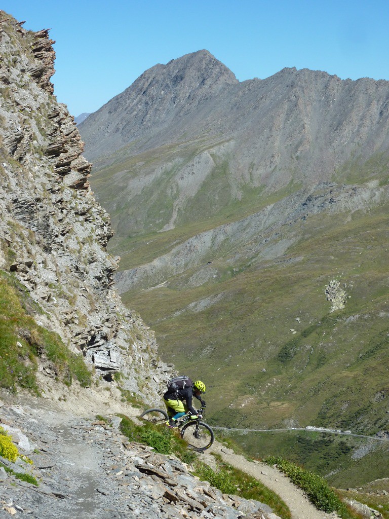 Descente du Col de Chamoussière vers le refuge Agnel