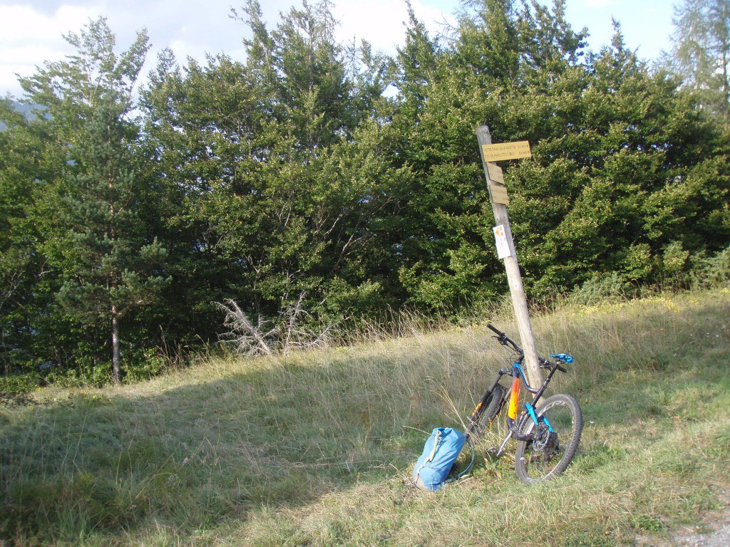 Départ bien balisé (FFC) du single de Forêt du Gargas