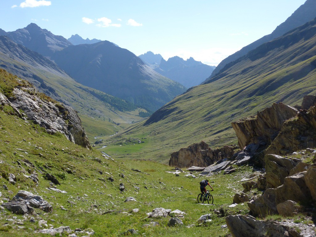 Descente à l'écart du sentier pour éviter les patoux...