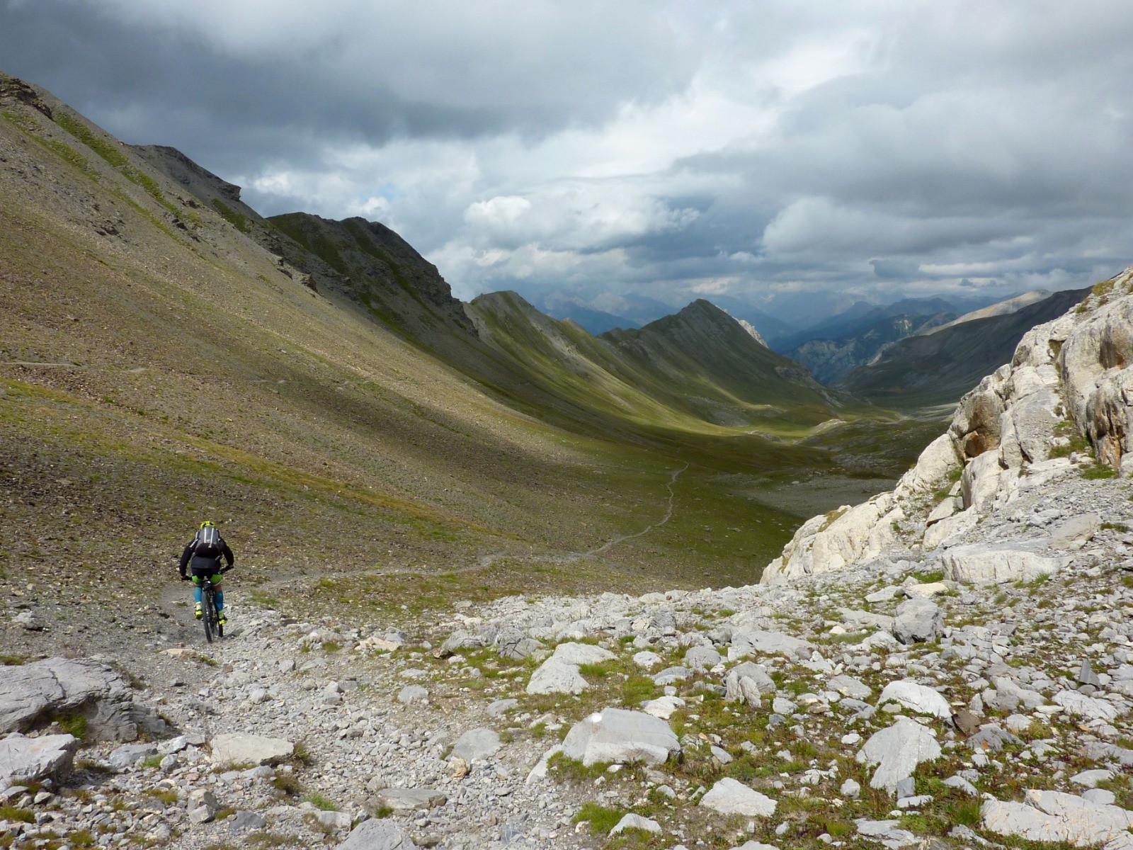 #14 Départ du col de Serenne pour descendre direction le Val d Départ du col de Serenne pour descendre direction le Val d'Escrins et Guillestre.