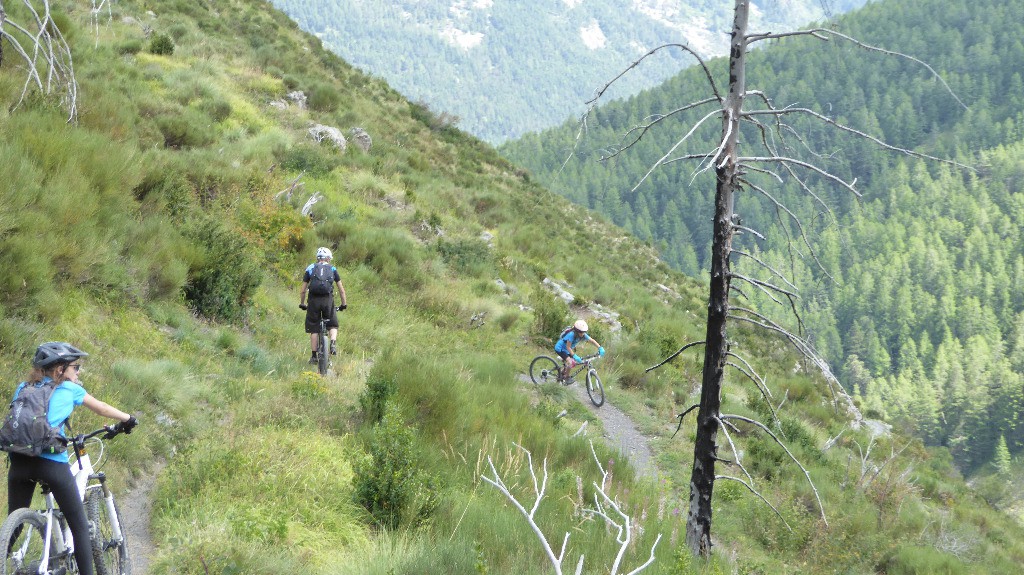 Le sentier devient un peu cassant