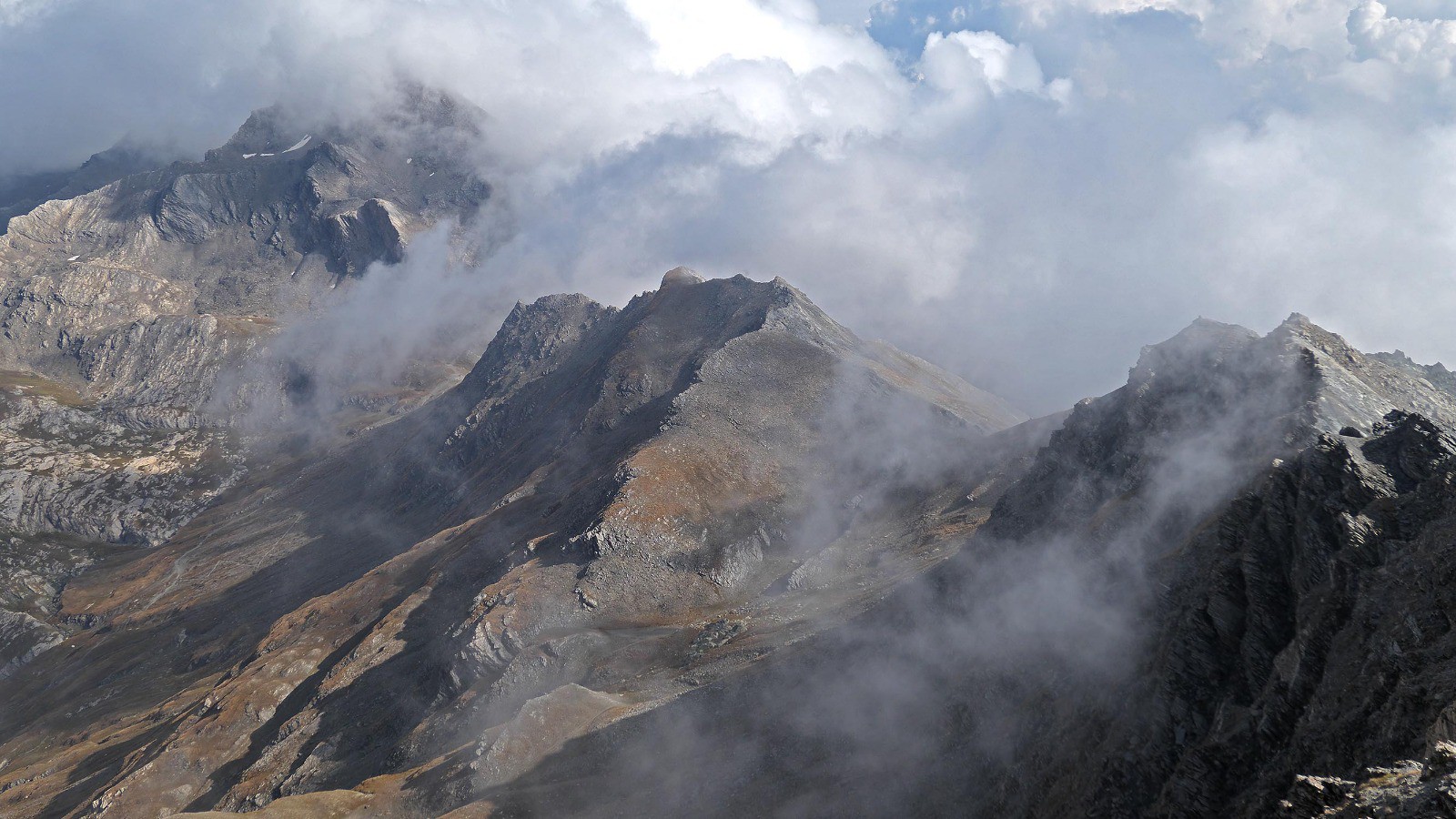 #16 depuis le sommet du Foréant ; à droite les crêtes qui mènent au col de l depuis le sommet du Foréant ; à droite les crêtes qui mènent au col de l'Eychassier