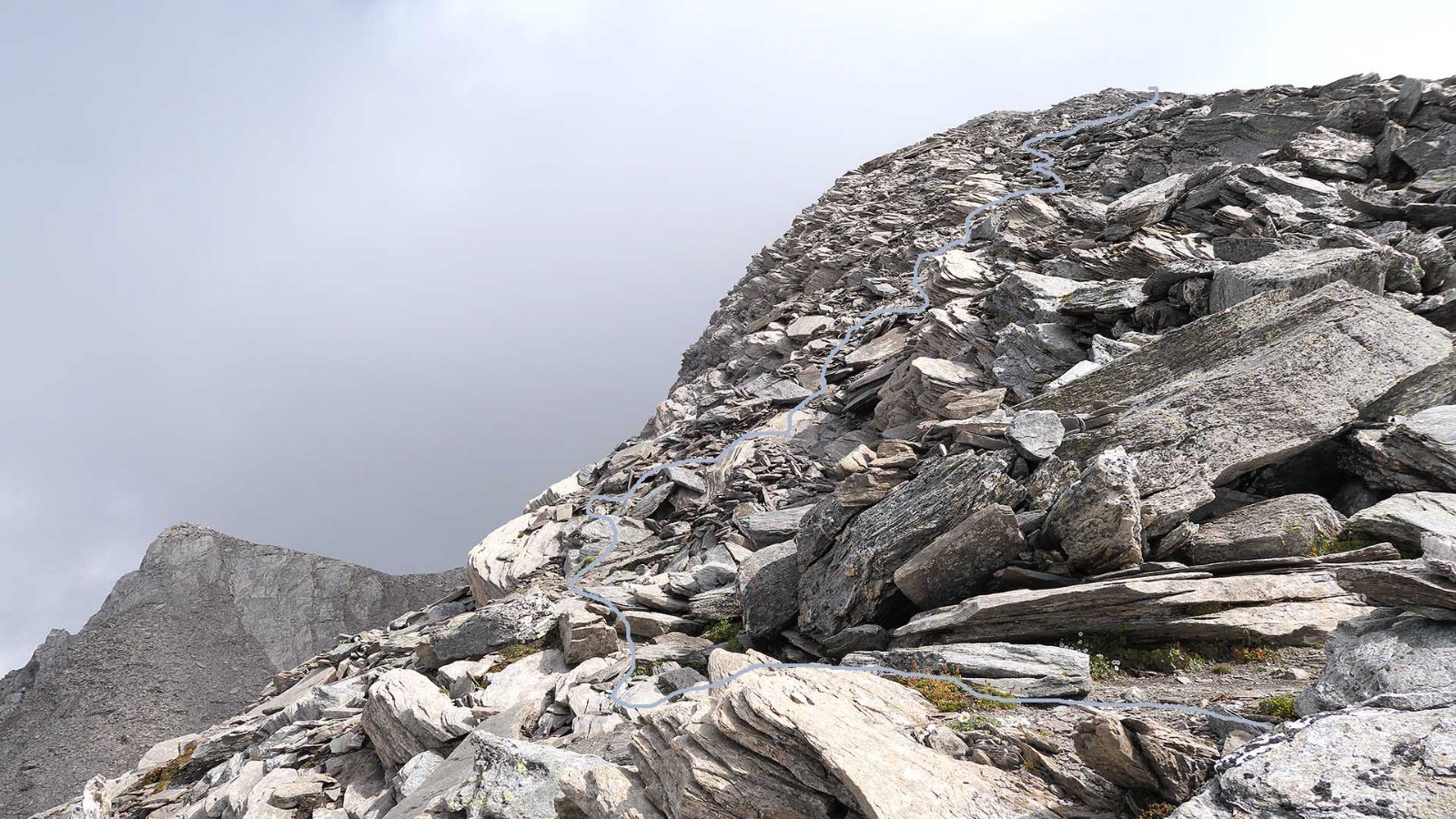 la partie finale de l'arête est le crux de la descente