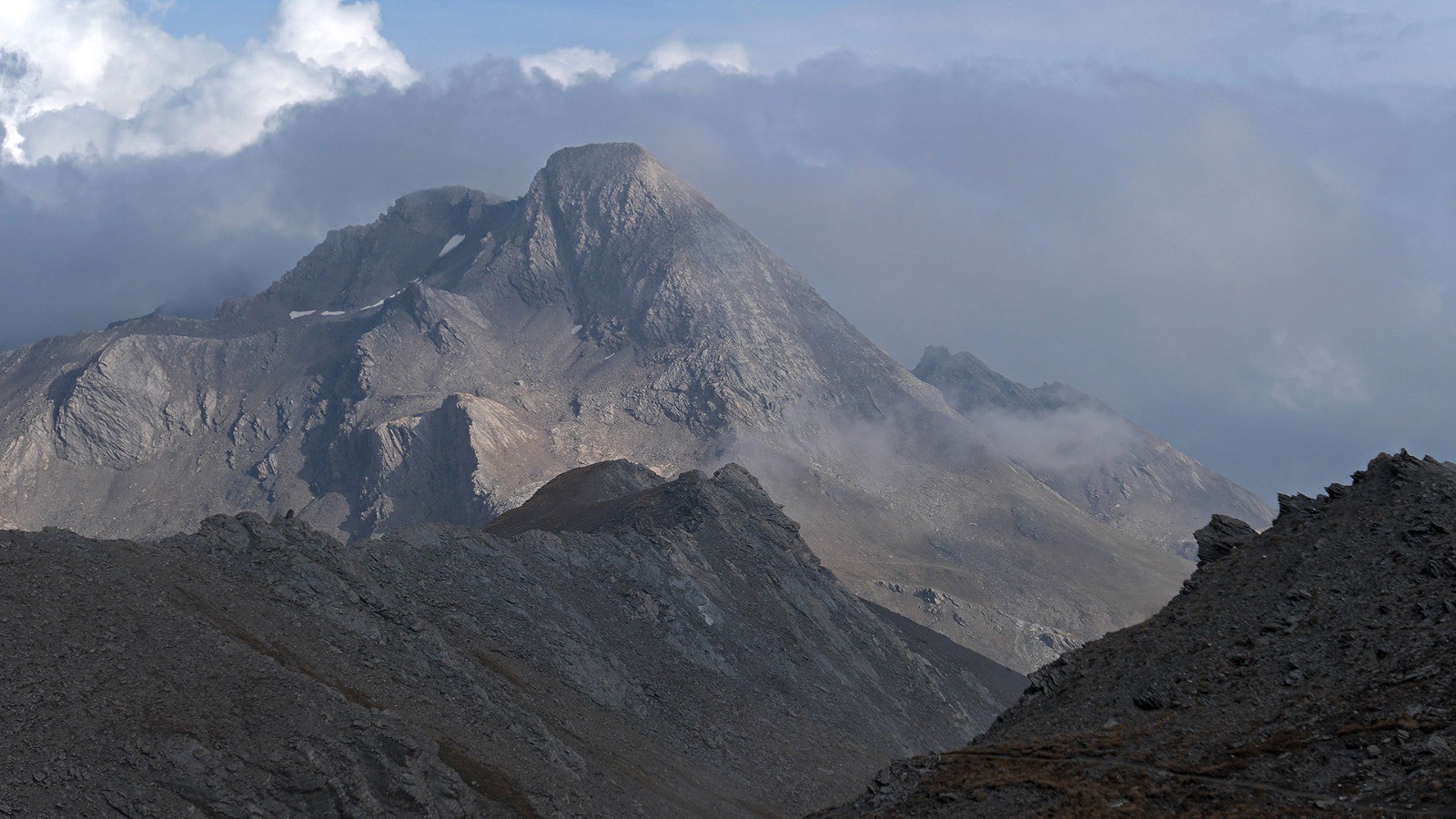 Le Pain de Sucre vu depuis les crêtes S du Foréant