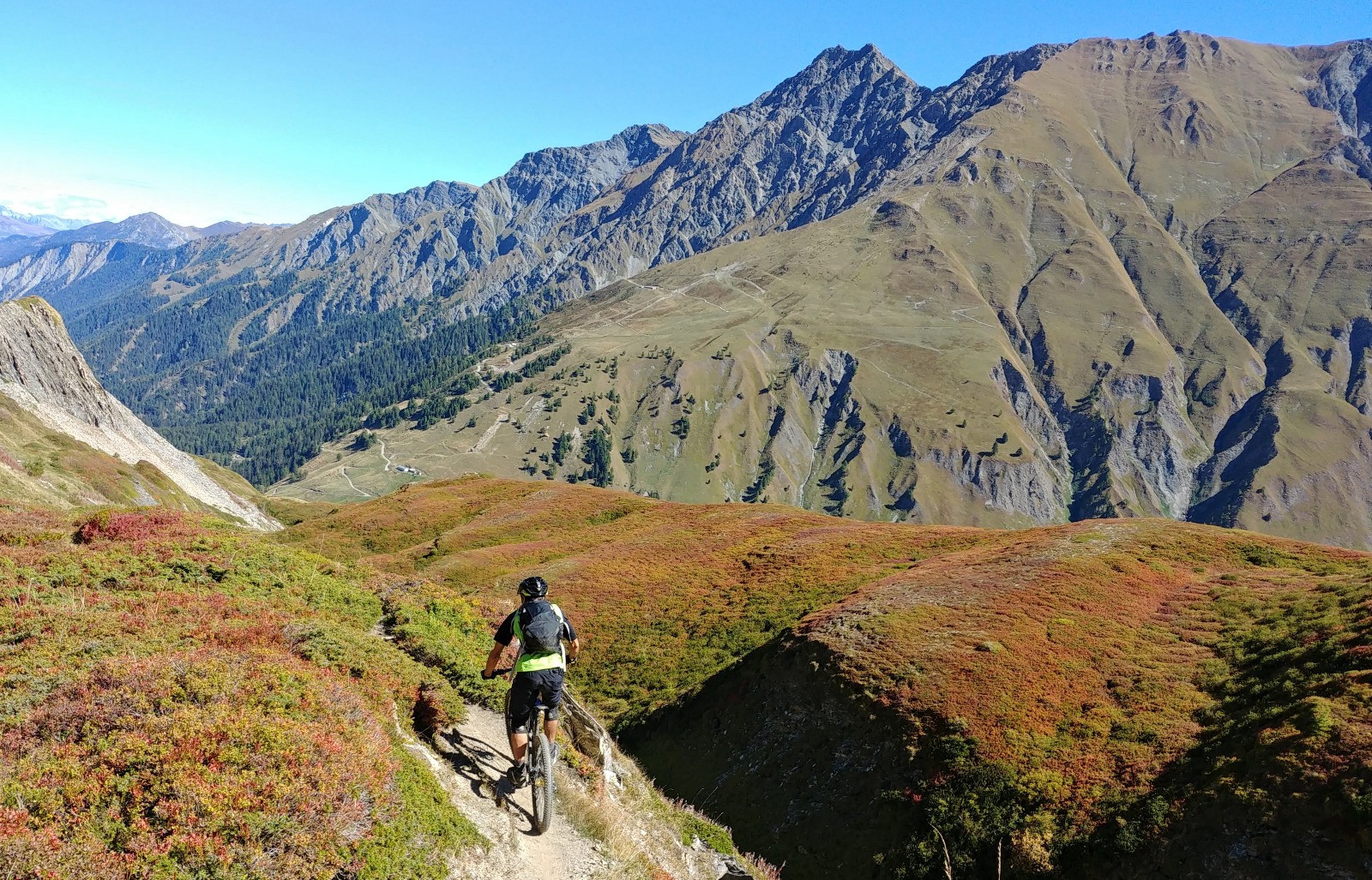 #25 Jour 3 : sentier sympa et col du Basset en face Jour 3 : sentier sympa et col du Basset en face