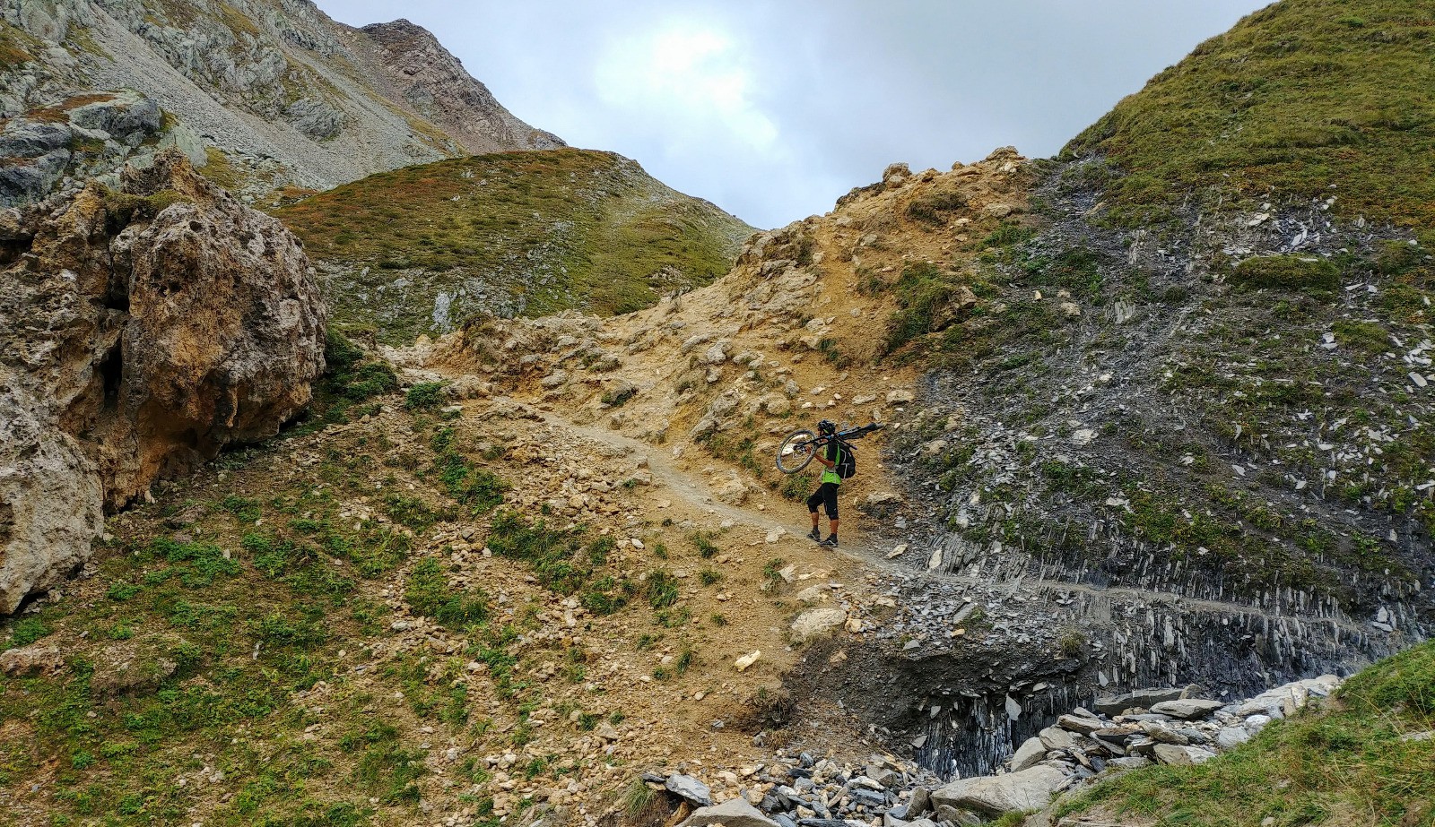 Jour 1 : portage vers le Col du Bonhomme