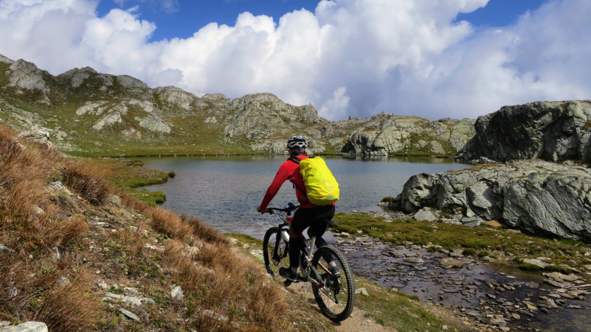 Le lac sous le Col de Longet