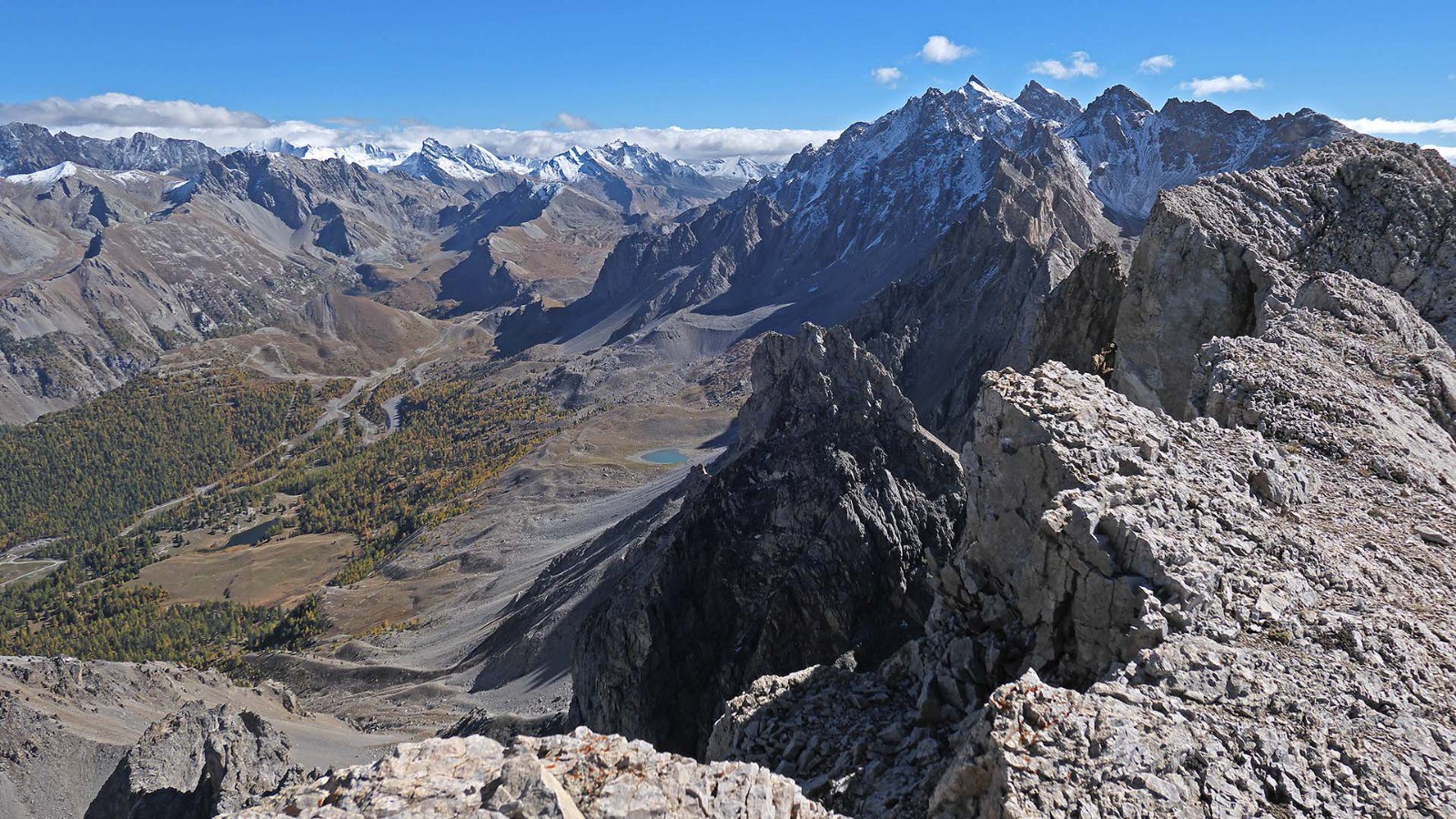 Depuis la crête sommitale