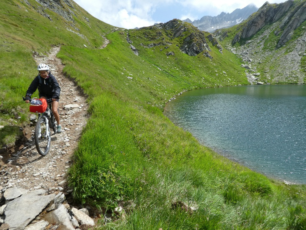 Descente du Maighels pass