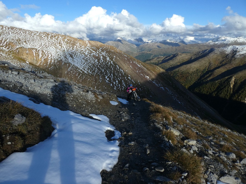 Chaschauna pass: un peu de neige.