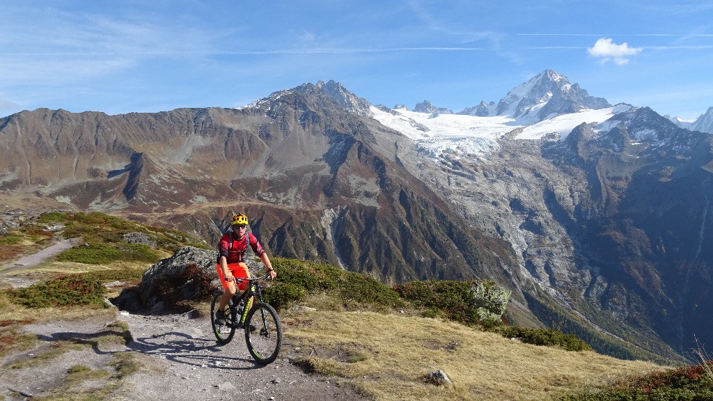 Glacier du tour et refuge en face