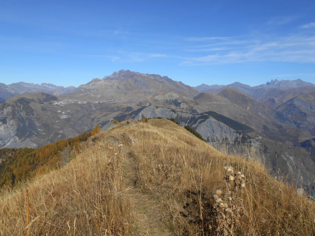 Sente sur les crêtes de la Croix des Gardes