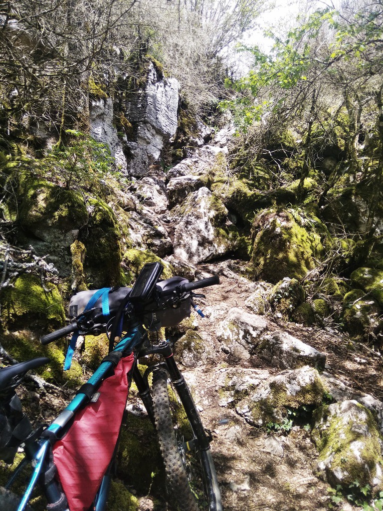 çà porte dans les ROC de TORMERY