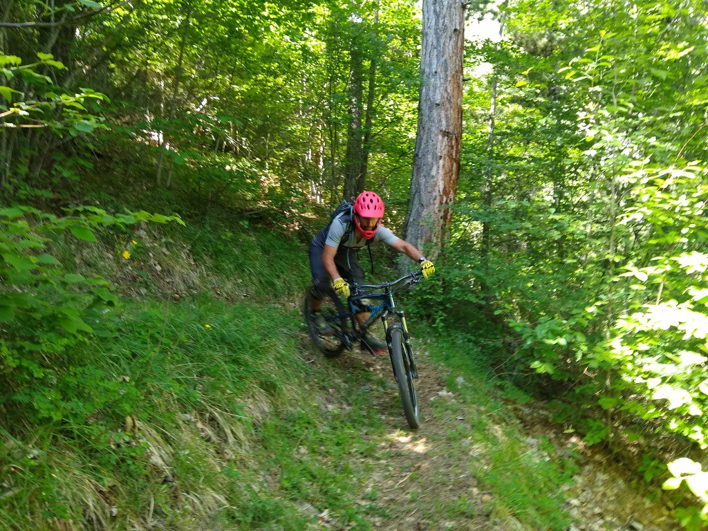 #13 Descente de Peyrargue, dans les épingles du bas plus faciles Descente de Peyrargue, dans les épingles du bas plus faciles