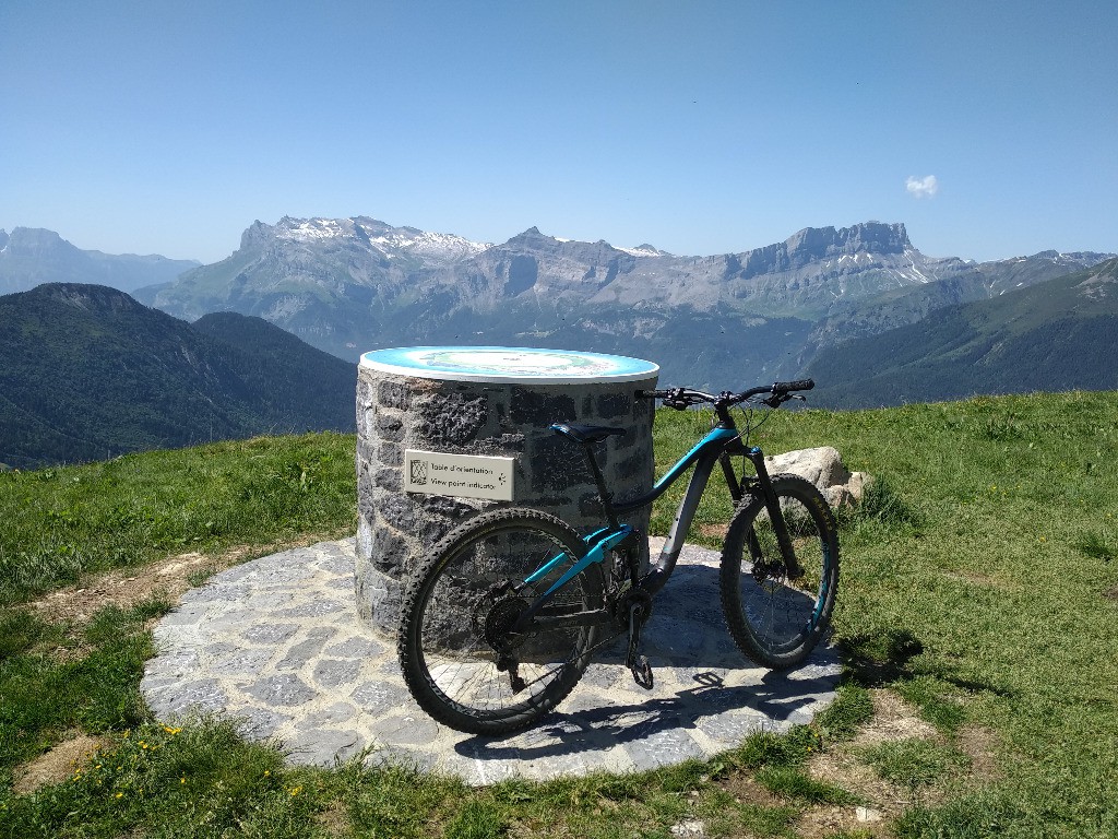 #9 Mont Lachat. Au loin les Fiz et le Désert de Platé. Mont Lachat. Au loin les Fiz et le Désert de Platé.