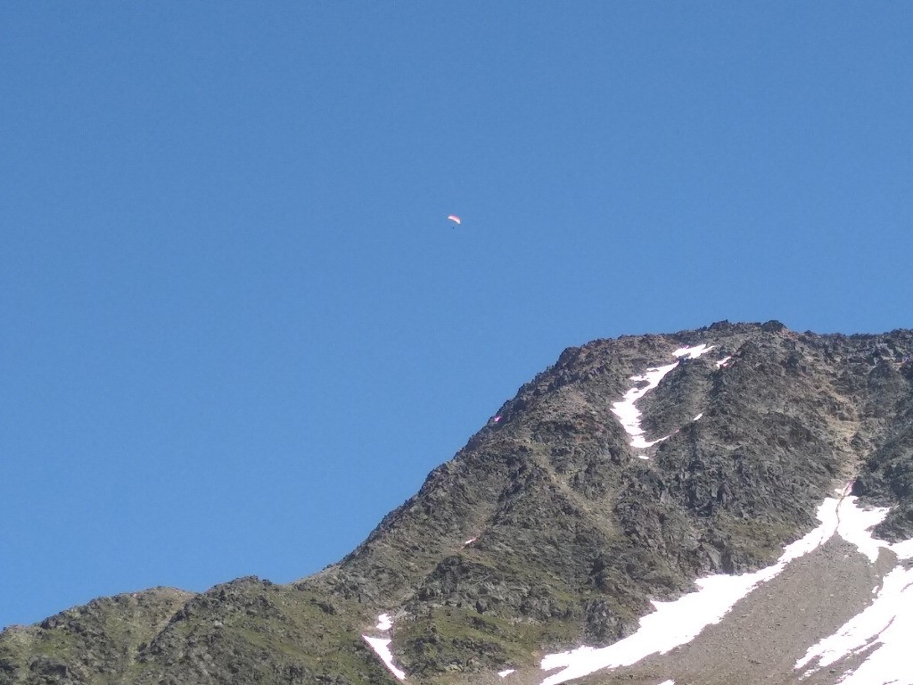 #7 Grosses condis en parapente, environs 150 pilotes se sont posés au Mont Blanc mercredi dernier... Grosses condis en parapente, environs 150 pilotes se sont posés au Mont Blanc mercredi dernier...