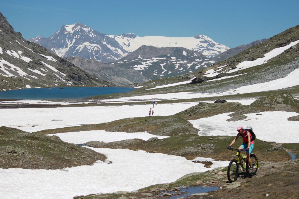 Les gros névés sous le col