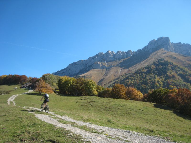 #1 Chalet de l Chalet de l'Epion : On voit bien La Dent d'Arclusaz et sa prairie de montée.