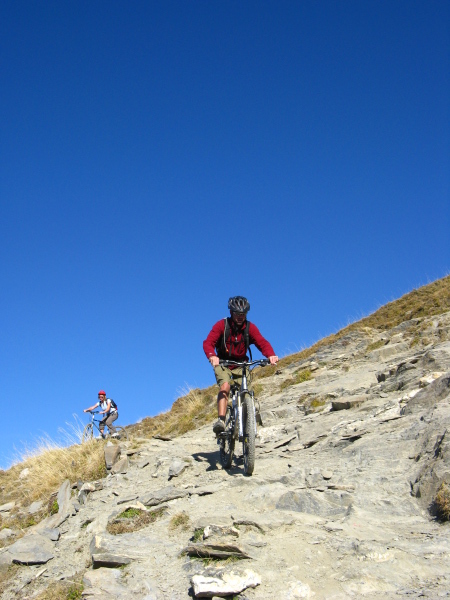 #6 Jul et Céline sur le GR54 : Début rocheux du GR54... la suite est plus ludique. Jul et Céline sur le GR54 : Début rocheux du GR54... la suite est plus ludique.