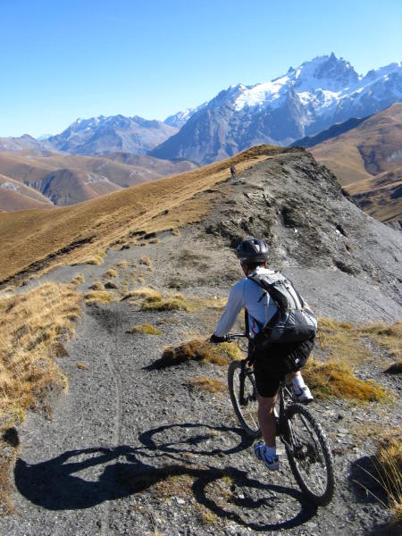 #2 Le frère au départ : Début de descente de la Tête du Vallon sur les crêtes Le frère au départ : Début de descente de la Tête du Vallon sur les crêtes