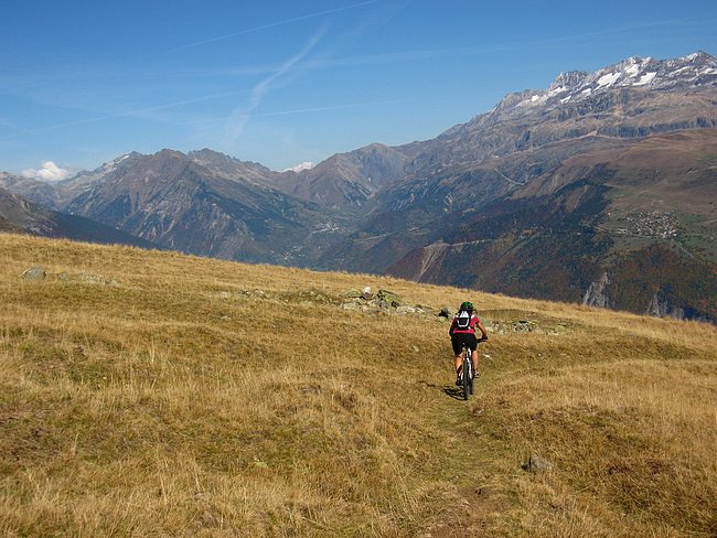 Fourchu : Face au Rousses. Le Mont Blanc dépasse du col du Sabot.
