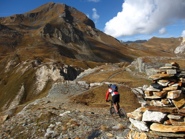 #6 Encombres : descente sur le petit col des Encombres Encombres : descente sur le petit col des Encombres