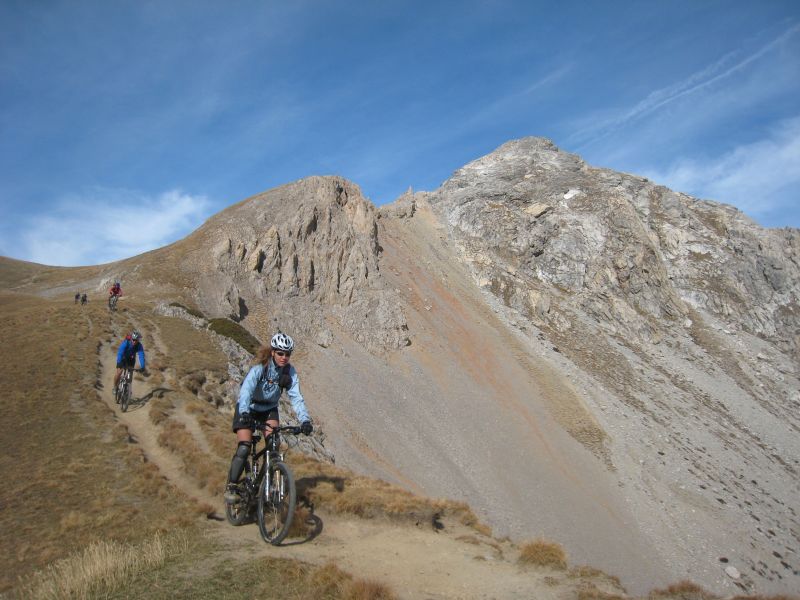 #9 Descente du col : Un peu raviné par endroit mais ça passe. Descente du col : Un peu raviné par endroit mais ça passe.