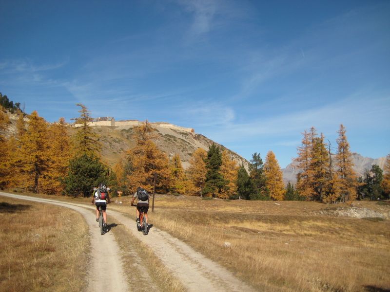 #6 Montée au Fort : Ritals et alcoolos nous attendent là-haut ;-) Montée au Fort : Ritals et alcoolos nous attendent là-haut ;-)