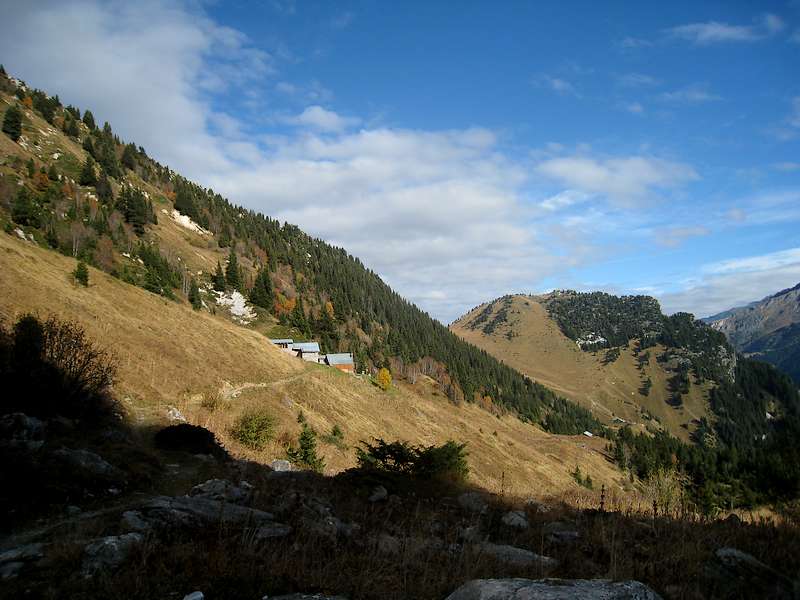 Hameau de la Montagne : Un joli hameau abrité au flan de la Montagne