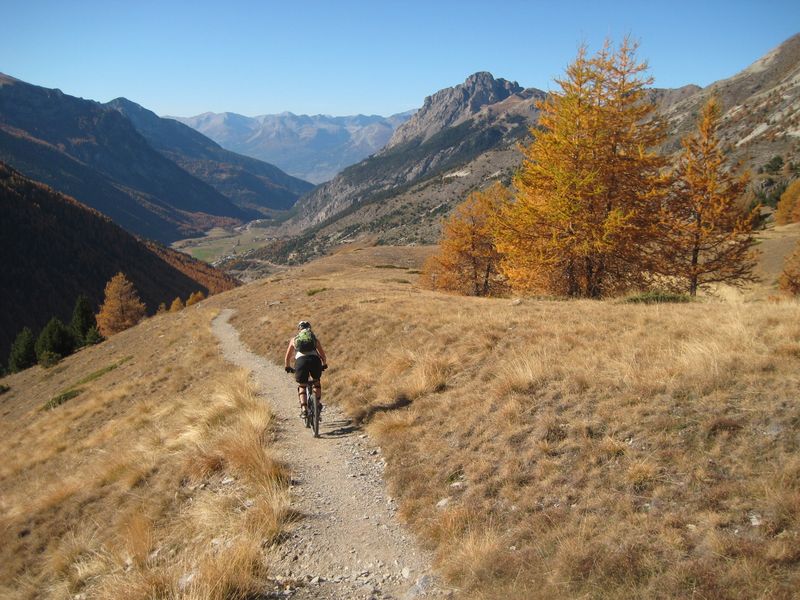 Descente du col : Ca perd un peu de son charme avec la largeur du sentier mais c'est bon quand même !