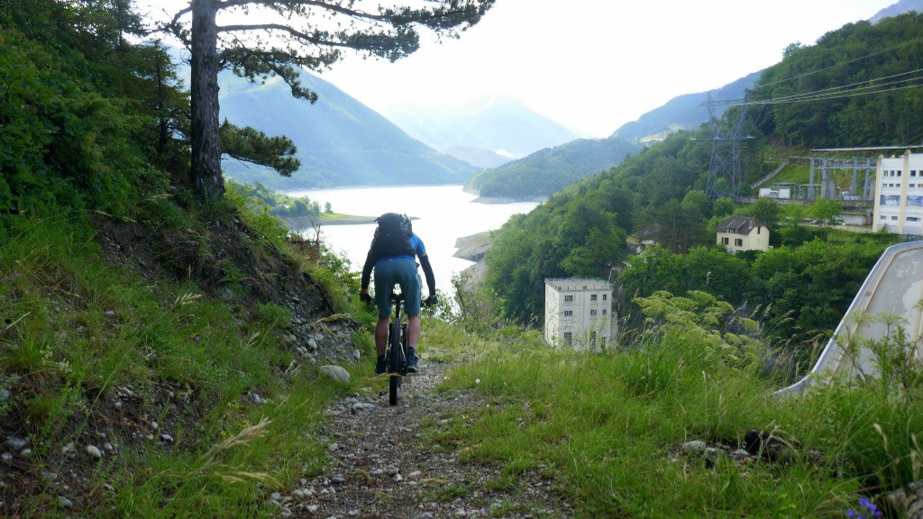 Descente sur le barrage du Sautet