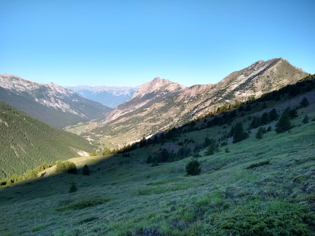 Sous le col des Estronques au petit matin