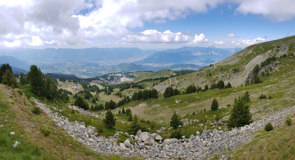Grenoble depuis un peu au-dessus du sommet de Roche-Béranger