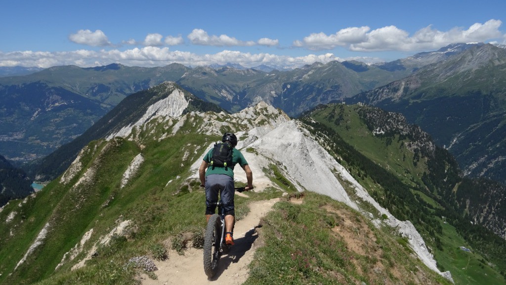 Départ des crêtes du Charvet