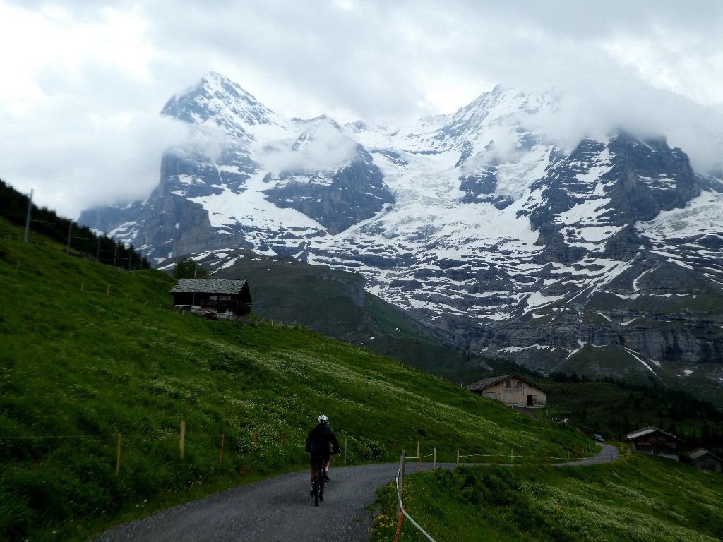 Monch et Eiger en descendant de la Petite Scheidegg
