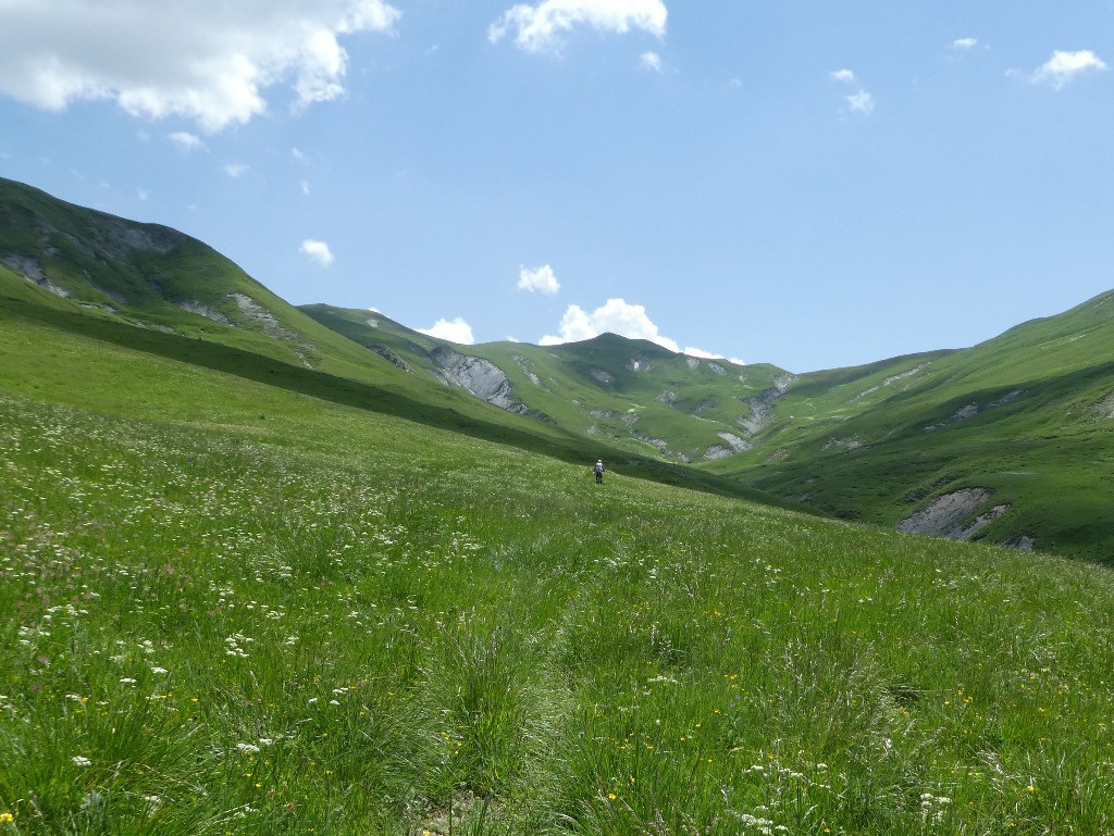 Vers le col des Prés Nouveaux; ça roule après le portage.