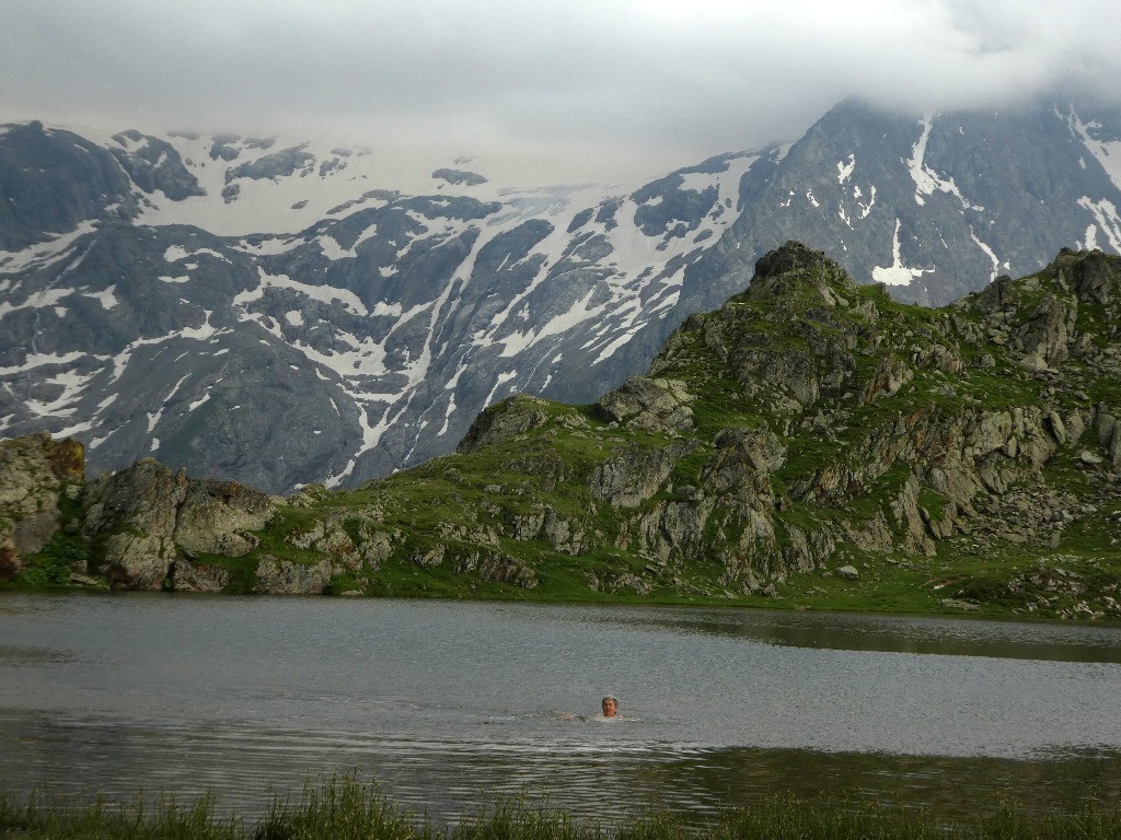 Bain au lac Lérié juste avant l'orage